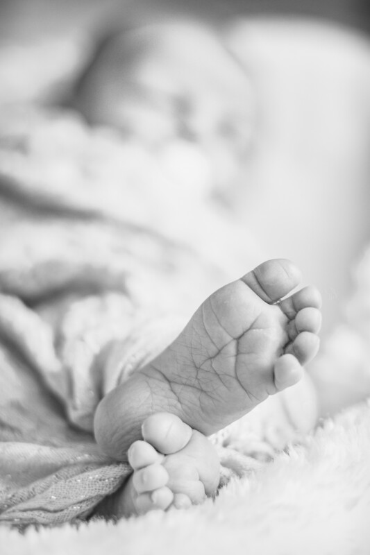 Newborn dětské nožičky